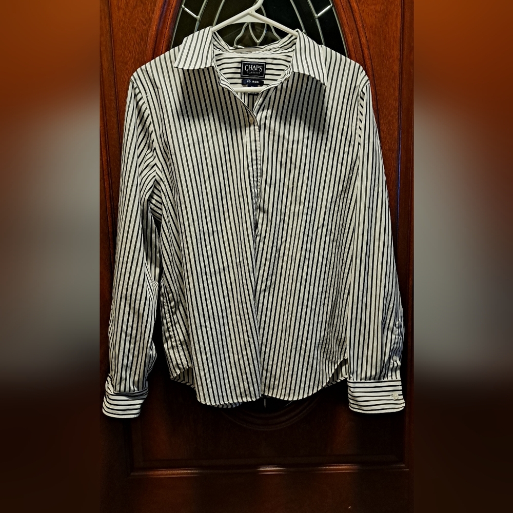 Men's Chaps button-down dress shirt in black and white stripped pattern.